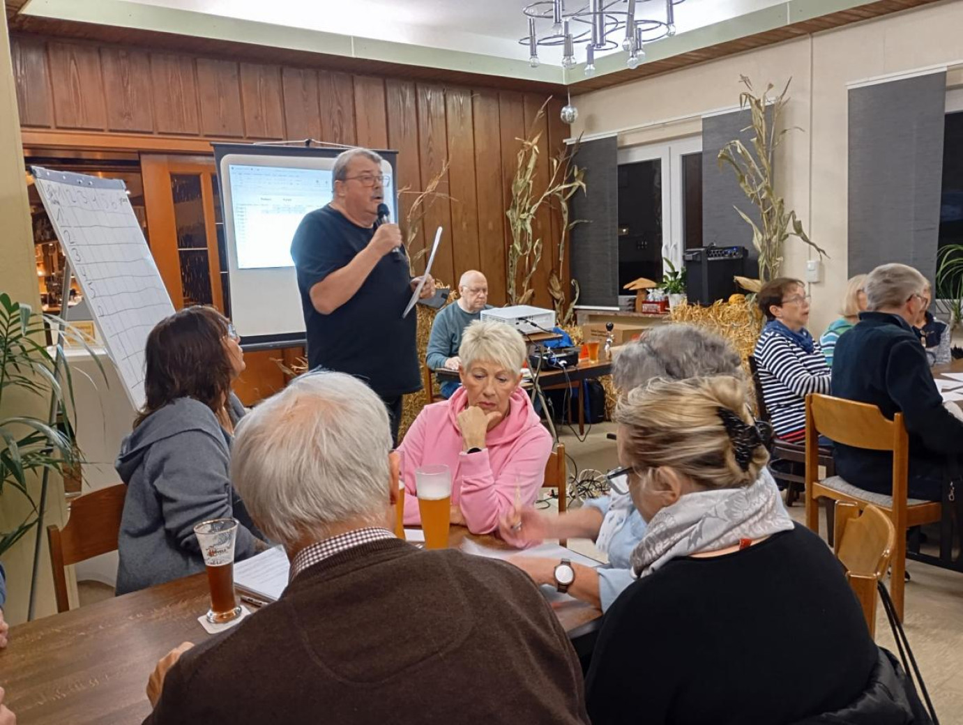 Quizmaster Dolf Mehring beim 5. Original Wiesengrund PubQuiz